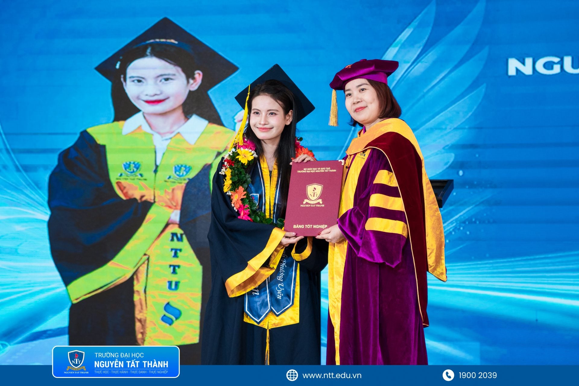 Lễ tốt nghiệp đợt 2 năm 2026 ghi dấu cột mốc trưởng thành của hơn 1.000 tân khoa Trường Đại học Nguyễn Tất Thành, đồng thời khẳng định hành trình đào tạo gắn với kiến thức chuyên môn, kỹ năng thực tiễn và trách nhiệm nghề nghiệp trước khi sinh viên bước vào thị trường lao động.