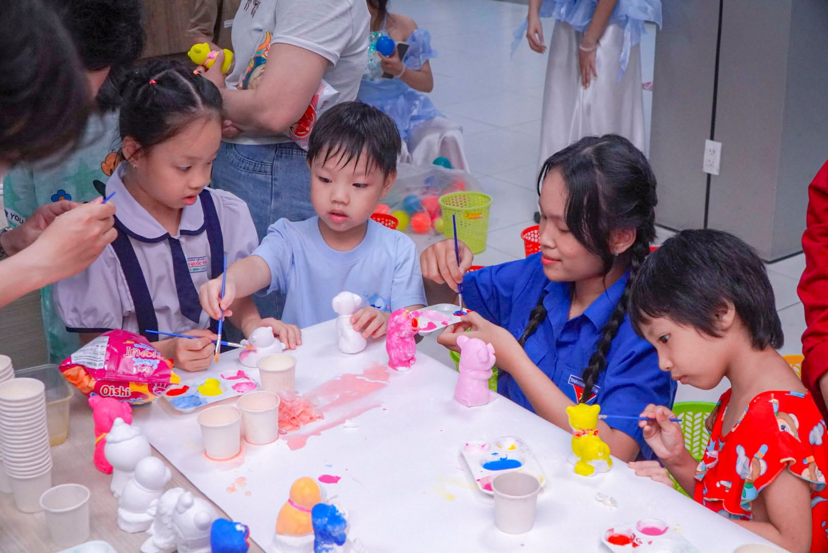Hơn 6.300 học sinh tại 5 tỉnh, thành phố đón Trung thu ấm áp