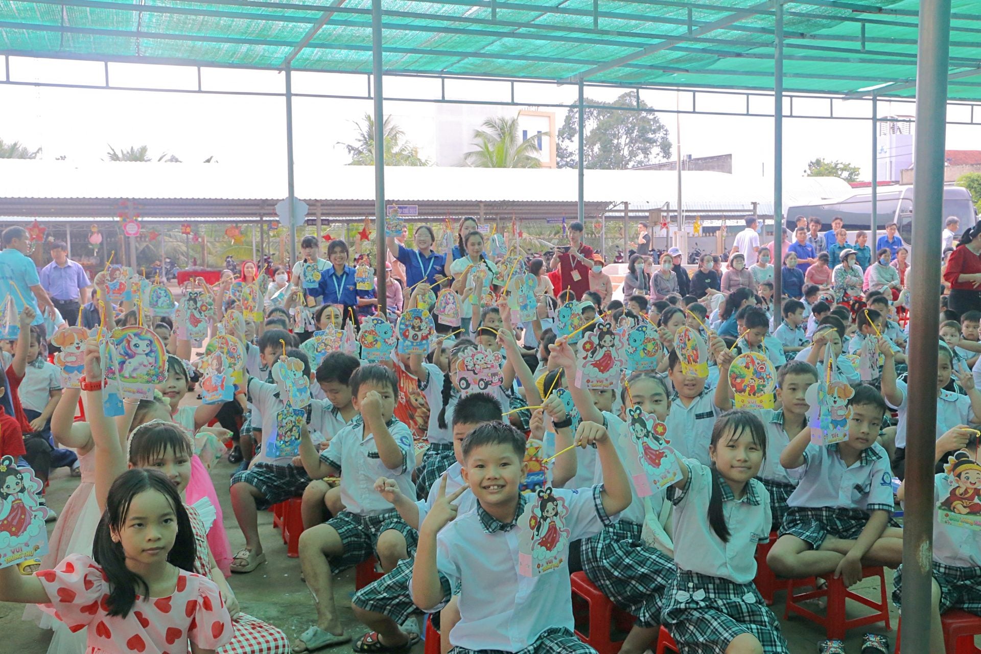 Hơn 6.300 học sinh tại 5 tỉnh, thành phố đón Trung thu ấm áp