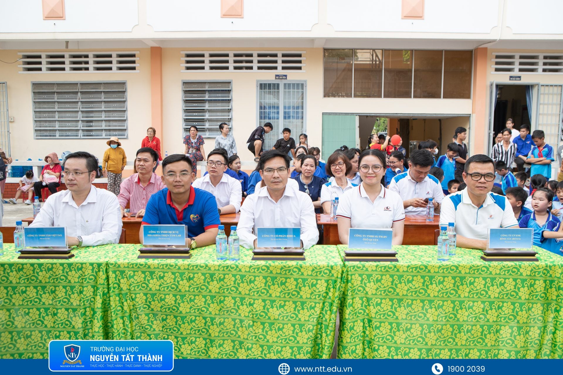 doanh-nghiep-dai-bieu-chuong-trinh-trung-thu-sang-tao-2026.jpg