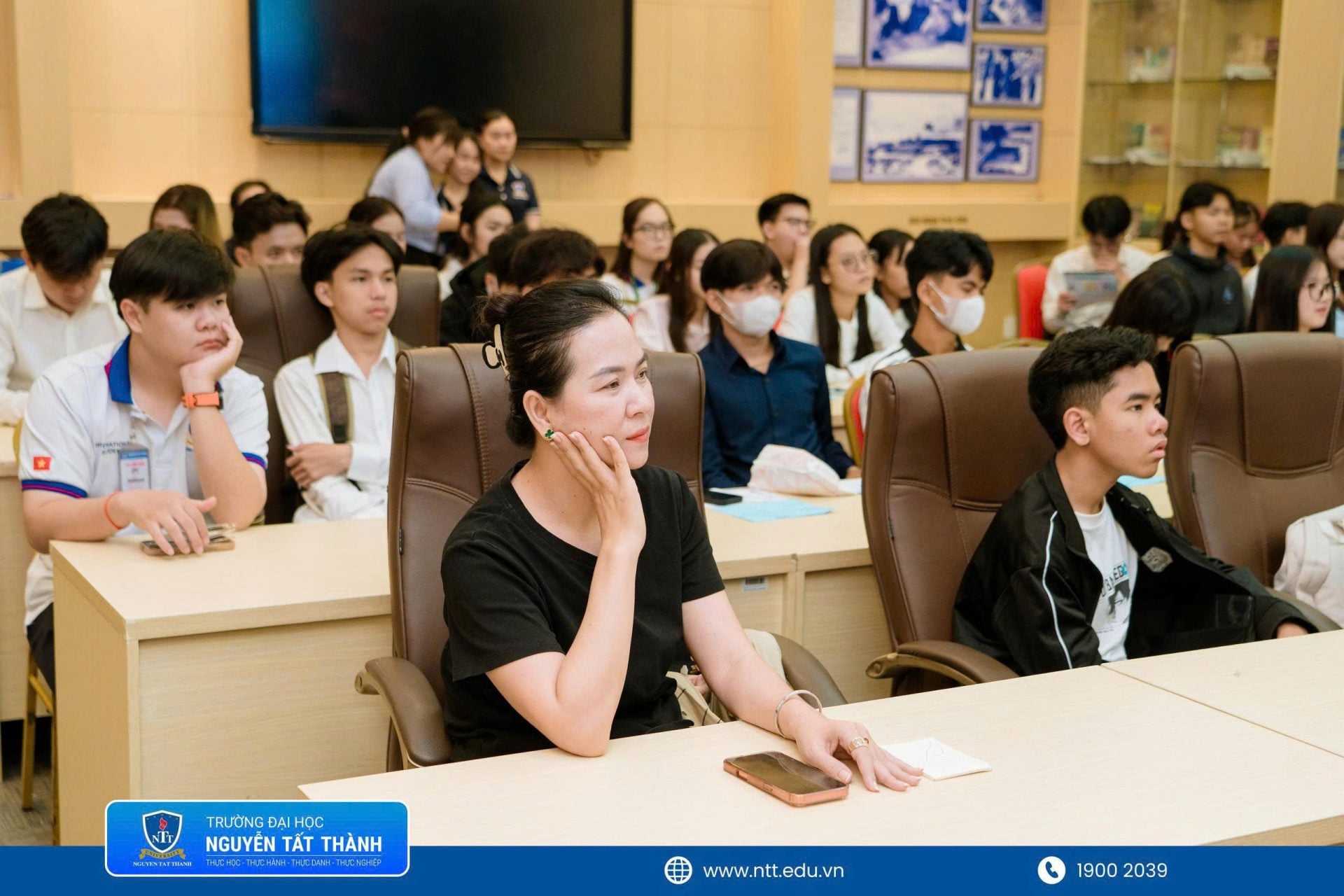 Trường Đại học Nguyễn Tất Thành tổ chức Lễ tiếp nhận và nhập học cho 46 tân sinh viên quốc tế khóa 2026, tiếp tục thúc đẩy hợp tác giáo dục và giao lưu văn hóa giữa các quốc gia