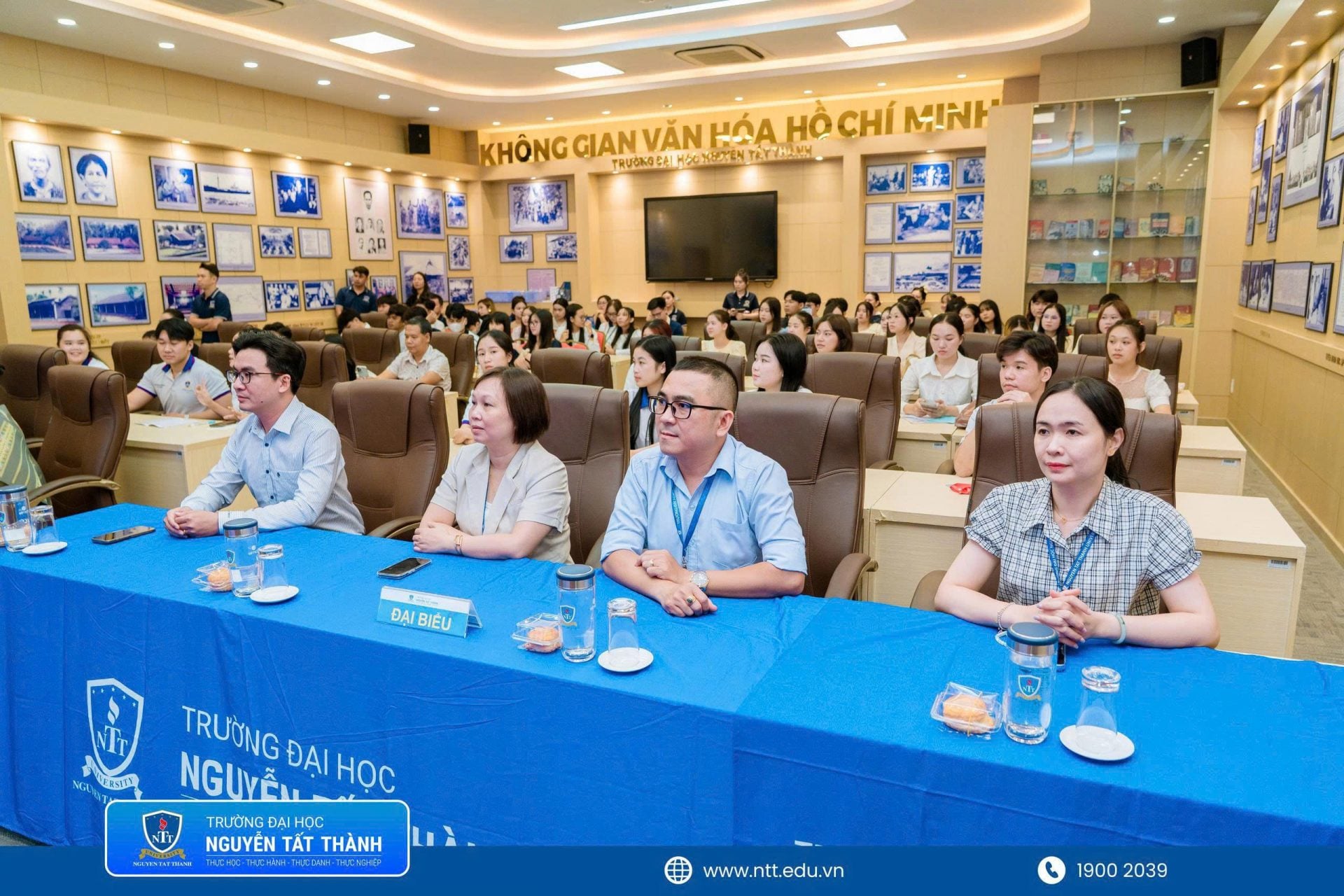 Trường Đại học Nguyễn Tất Thành tổ chức Lễ tiếp nhận và nhập học cho 46 tân sinh viên quốc tế khóa 2026, tiếp tục thúc đẩy hợp tác giáo dục và giao lưu văn hóa giữa các quốc gia