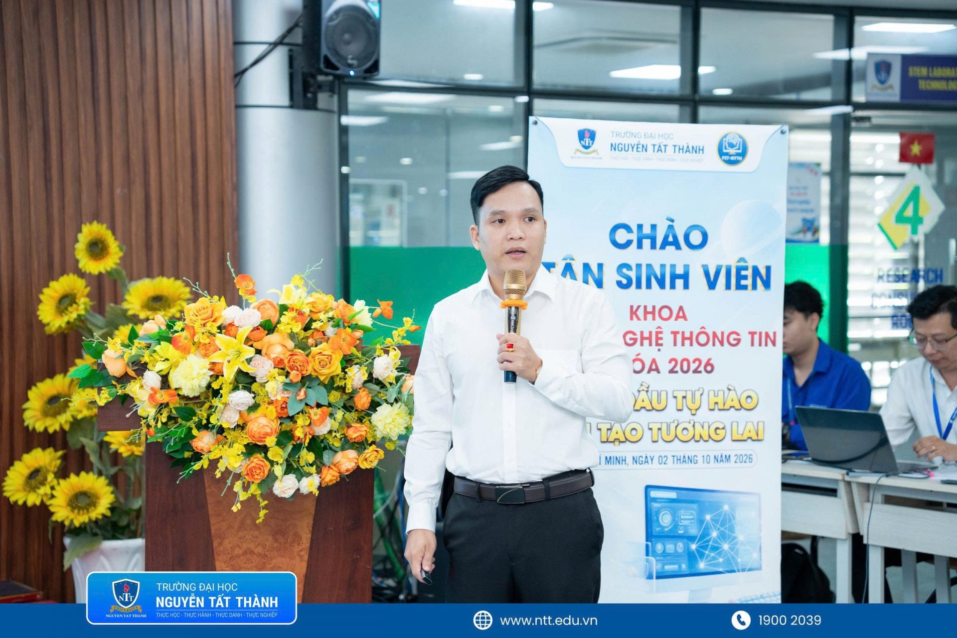 TS. Cao Văn Kiên – Phó Trưởng khoa CNTT chia sẻ phương pháp học đại học hiệu quả, khuyến khích tân sinh viên chủ động tiếp cận kiến thức, rèn luyện tư duy độc lập và ứng dụng AI có trách nhiệm trong học tập.