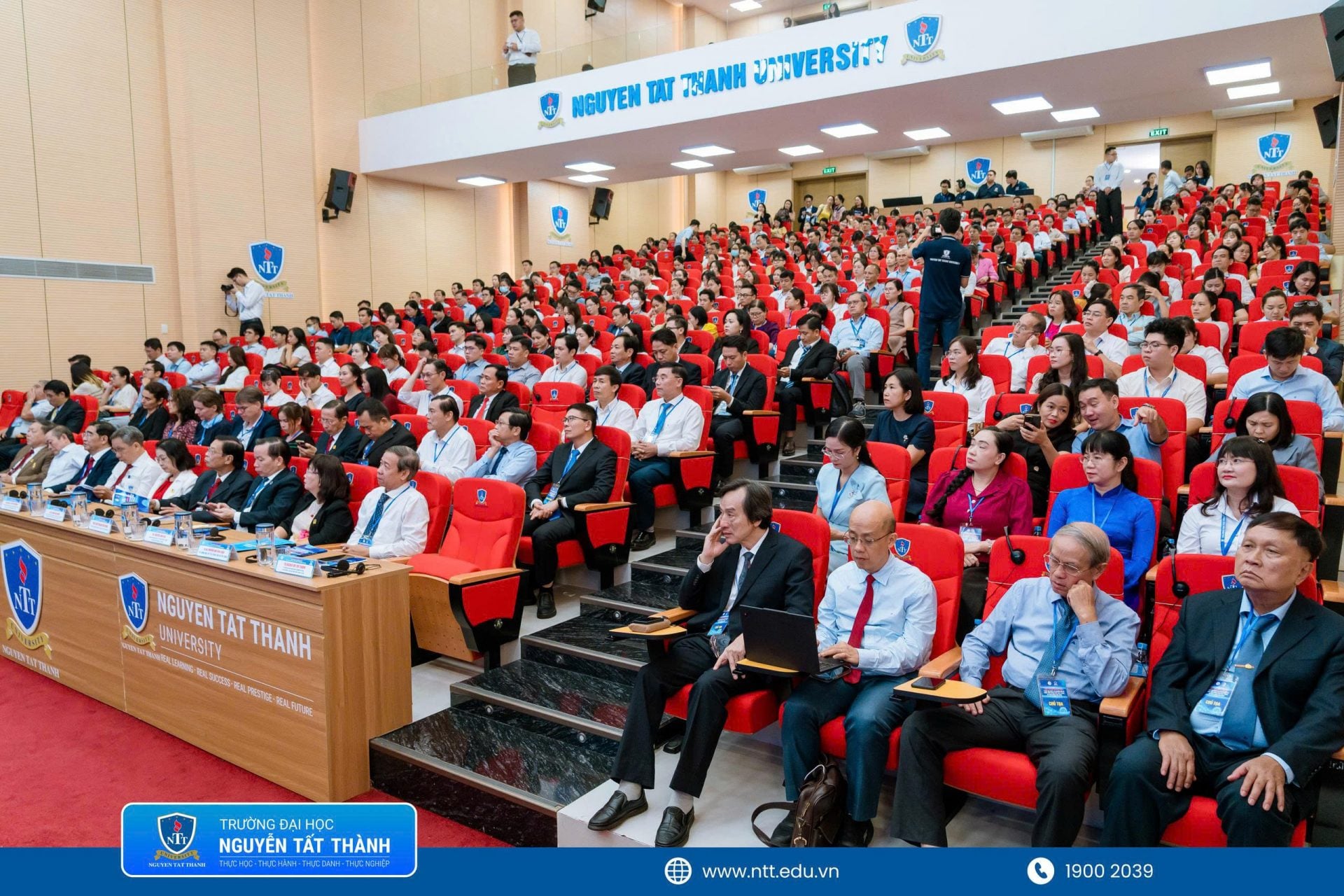Toàn cảnh hội nghị