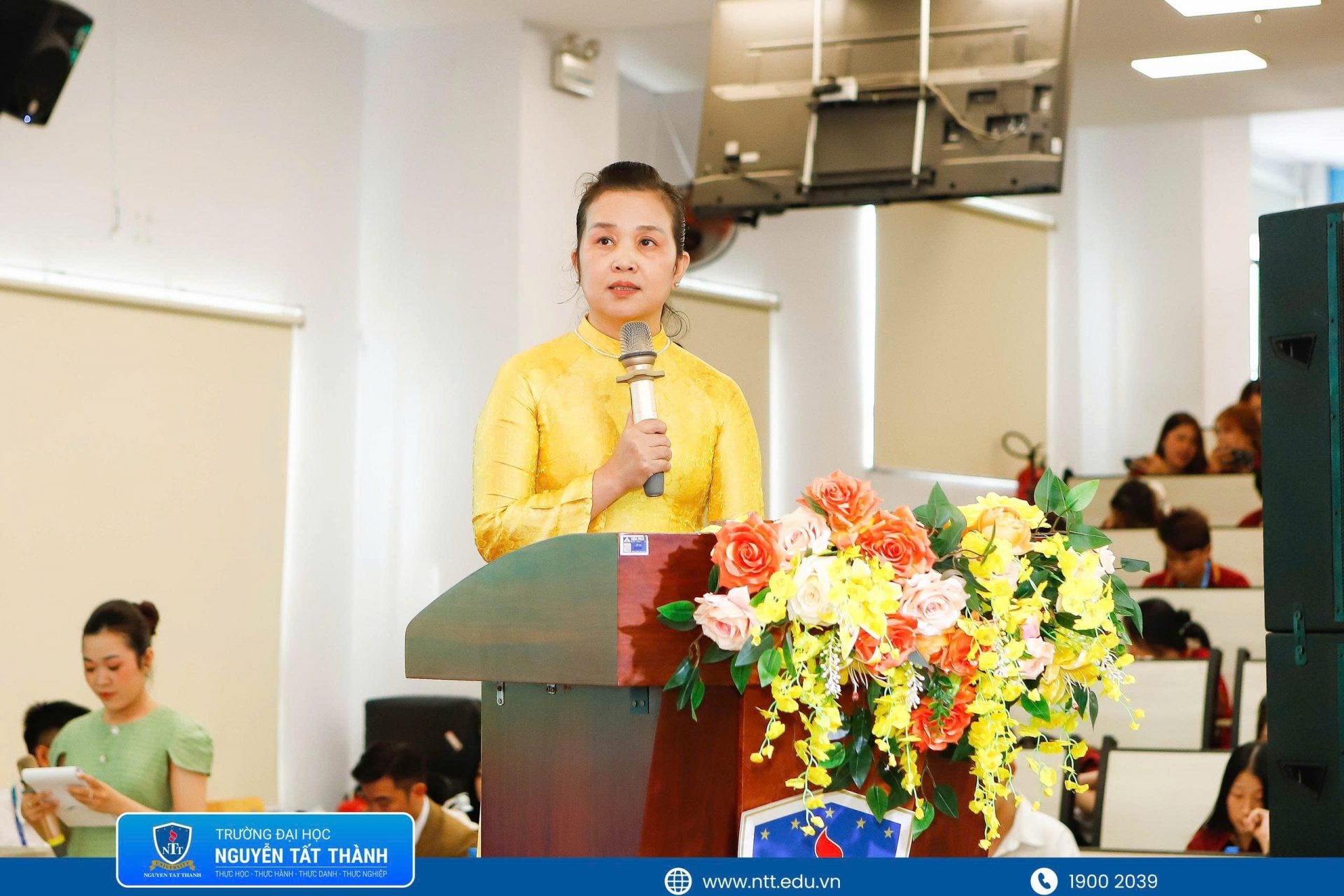 TS. Phan Thị Ngàn – Trưởng Khoa Du lịch gửi gắm những định hướng về tinh thần tự học, trách nhiệm và sự tử tế đến các tân sinh viên khóa mới