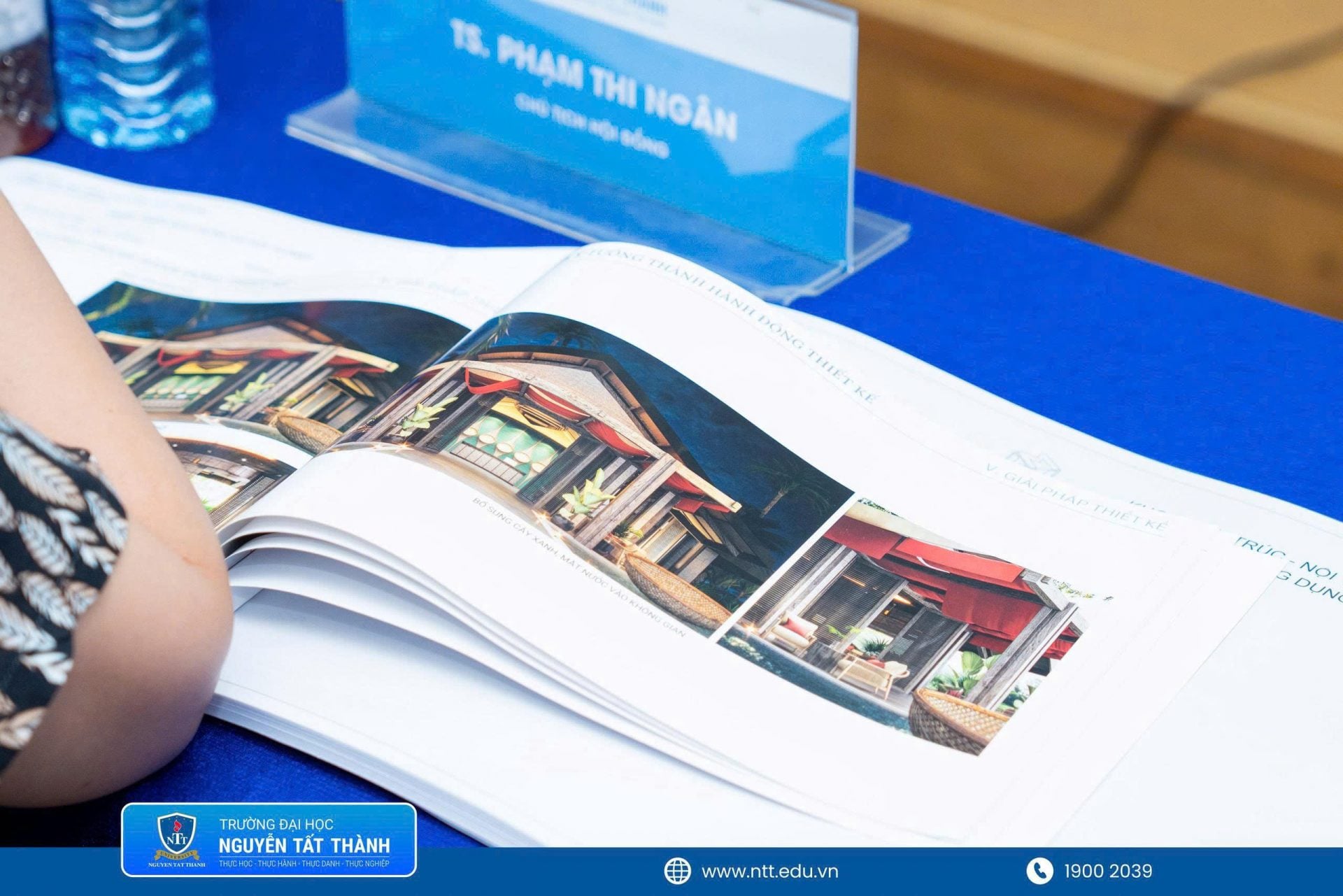 Hội đồng đánh giá trao đổi, phản biện và góp ý chuyên môn, giúp sinh viên hoàn thiện tư duy thiết kế và nâng cao khả năng ứng dụng vào thực tiễn.