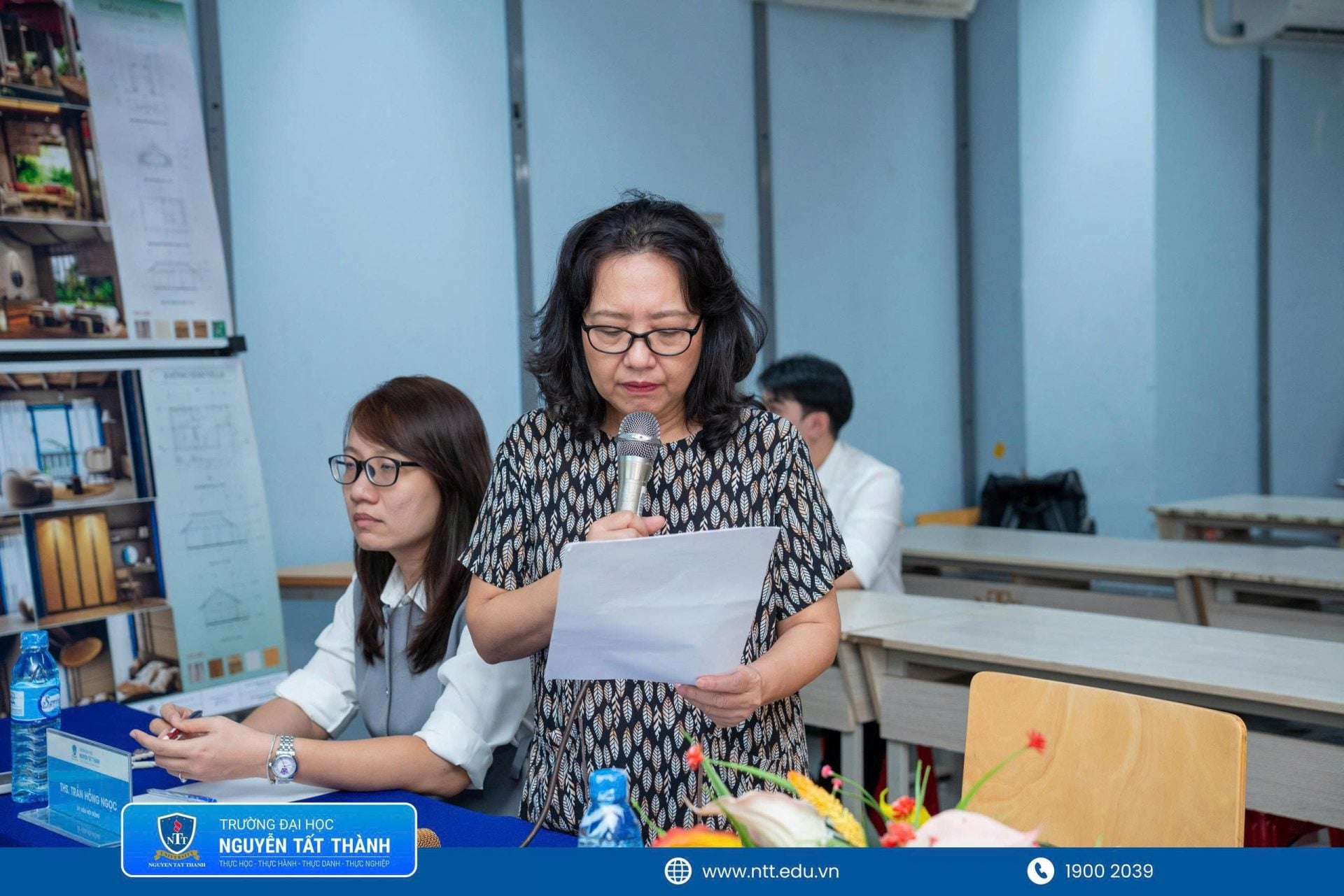 Hội đồng đánh giá trao đổi, phản biện và góp ý chuyên môn, giúp sinh viên hoàn thiện tư duy thiết kế và nâng cao khả năng ứng dụng vào thực tiễn.