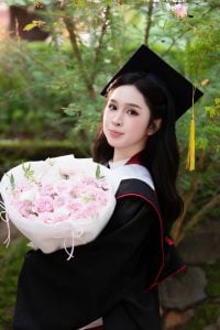 Qua từng tiết mục biểu diễn, tân sinh viên Quách Ngọc Như, thủ khoa đầu vào Khoa Nghệ thuật Biểu diễn NTTU Khóa 2026, từng bước nuôi dưỡng đam mê và khát vọng trở thành biên đạo múa chuyên nghiệp, đưa nghệ thuật múa mang bản sắc Việt đến gần hơn với khán giả quốc tế.