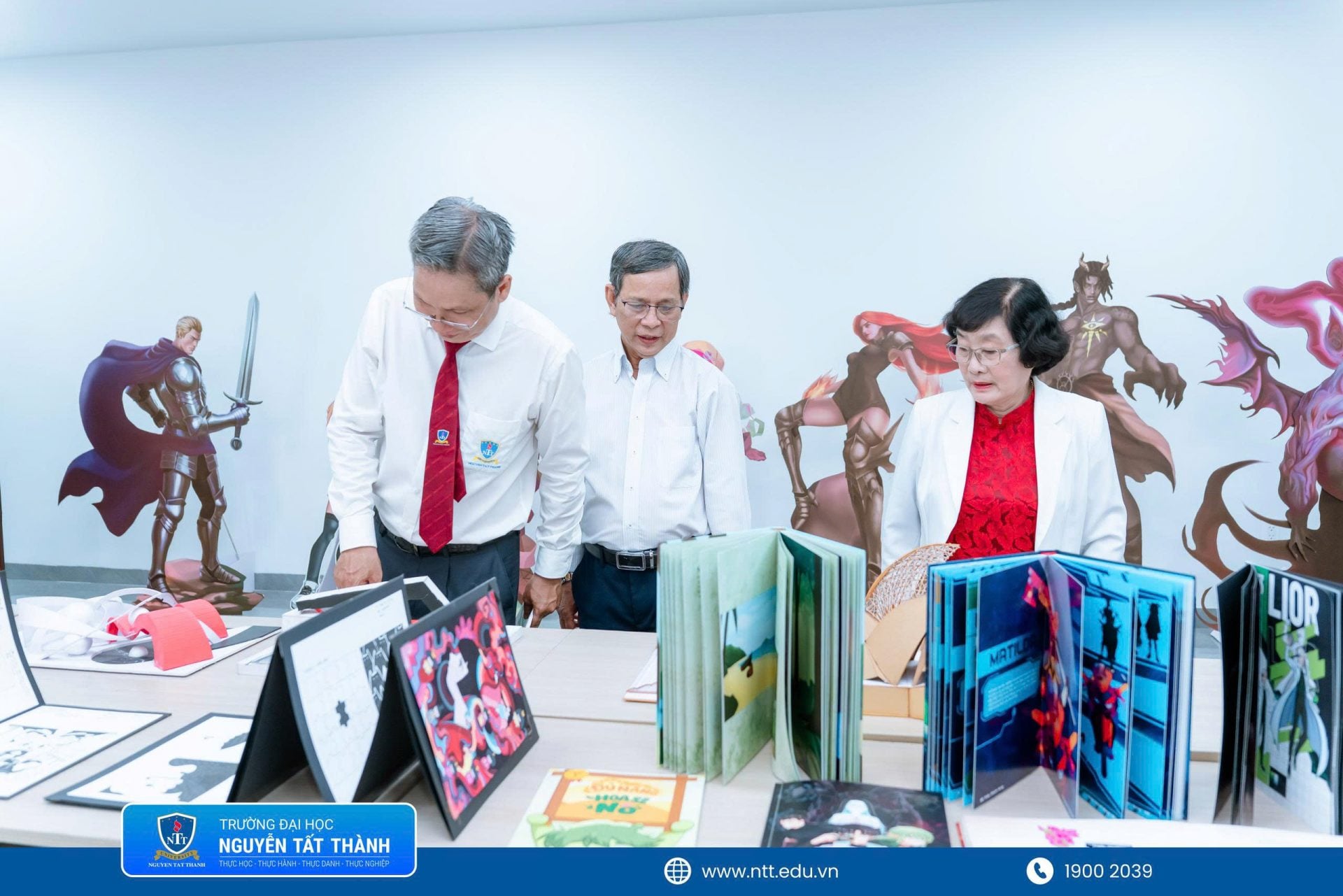 TS. Mã Văn Phúc – Phó Trưởng khoa Kiến trúc – Nội thất – Mỹ thuật ứng dụng chia sẻ về ý nghĩa của triển lãm trong việc ghi nhận thành quả học tập và khuyến khích sinh viên sáng tạo.