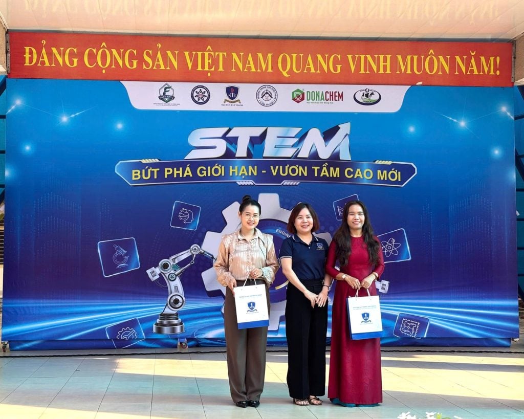 Tặng quà lưu niệm