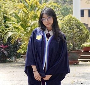 Thủ khoa đầu vào toàn trường Dương Đặng Nhã Uyên: Từng mất gốc môn Hóa, đặt mục tiêu dự thi bác sĩ nội trú