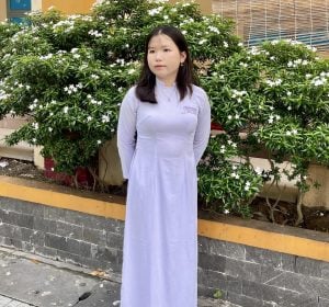 Thủ khoa 27 điểm Nguyễn Ngọc Cẩm Tú: Mang tình thương của gia đình vào hành trình học Điều dưỡng