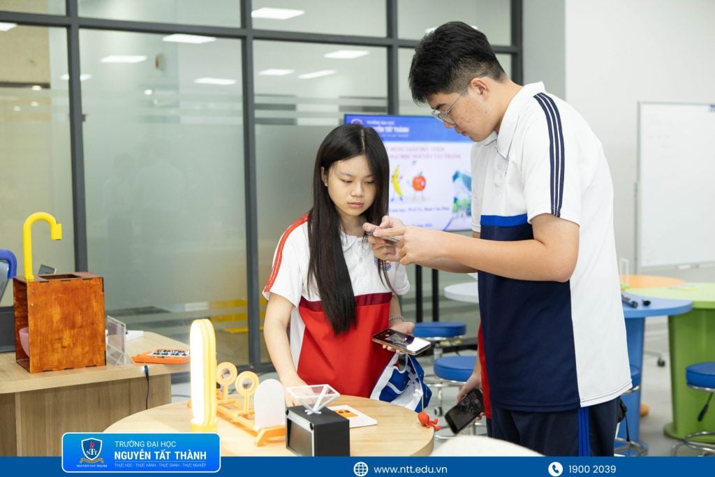 Học sinh Trường THCS – THPT Nguyễn Thái Bình khám phá các mô hình STEM, tìm hiểu cách vận dụng kiến thức khoa học vào thực tiễn