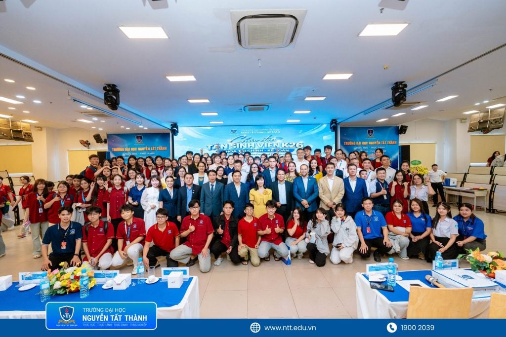 Chương trình Chào đón Tân sinh viên Khóa 2026 của Khoa Tài chính – Kế toán NTTU ghi dấu sự hội tụ của các chuyên gia quốc tế, sự đồng hành của ngân hàng, doanh nghiệp cùng 60 suất học bổng trị giá 60 triệu đồng, góp phần khẳng định định hướng đào tạo gắn thực tiễn, tăng cường kết nối doanh nghiệp và mở rộng cơ hội học tập, hội nhập quốc tế cho sinh viên Trường Đại học Nguyễn Tất Thành.