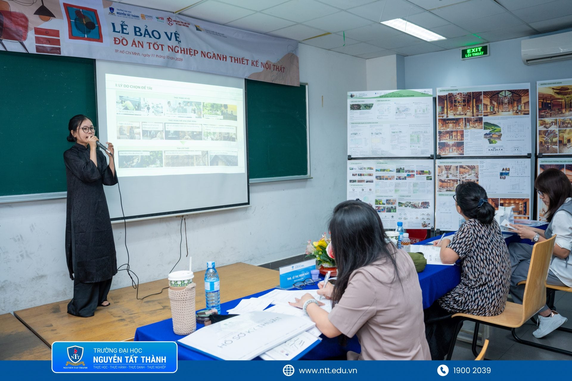 Sinh viên tự tin trình bày ý tưởng, thuyết minh phương án thiết kế và thể hiện năng lực chuyên môn trước hội đồng đánh giá