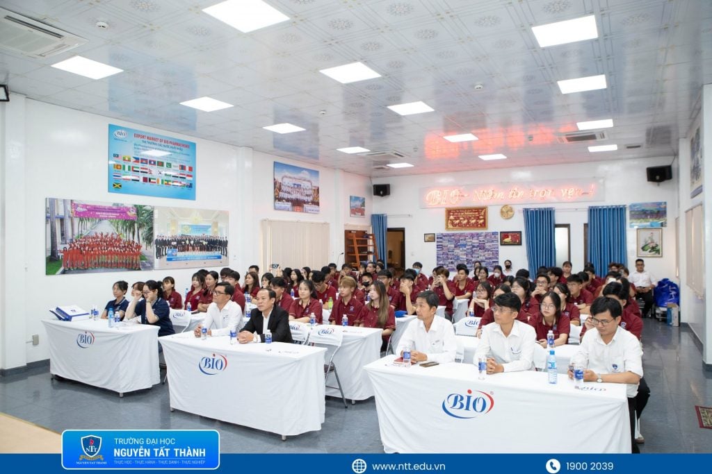Toàn cảnh chương trình tham quan thực tế của sinh viên ngành Thú y tại Công ty Liên doanh Bio-Pharmachemie