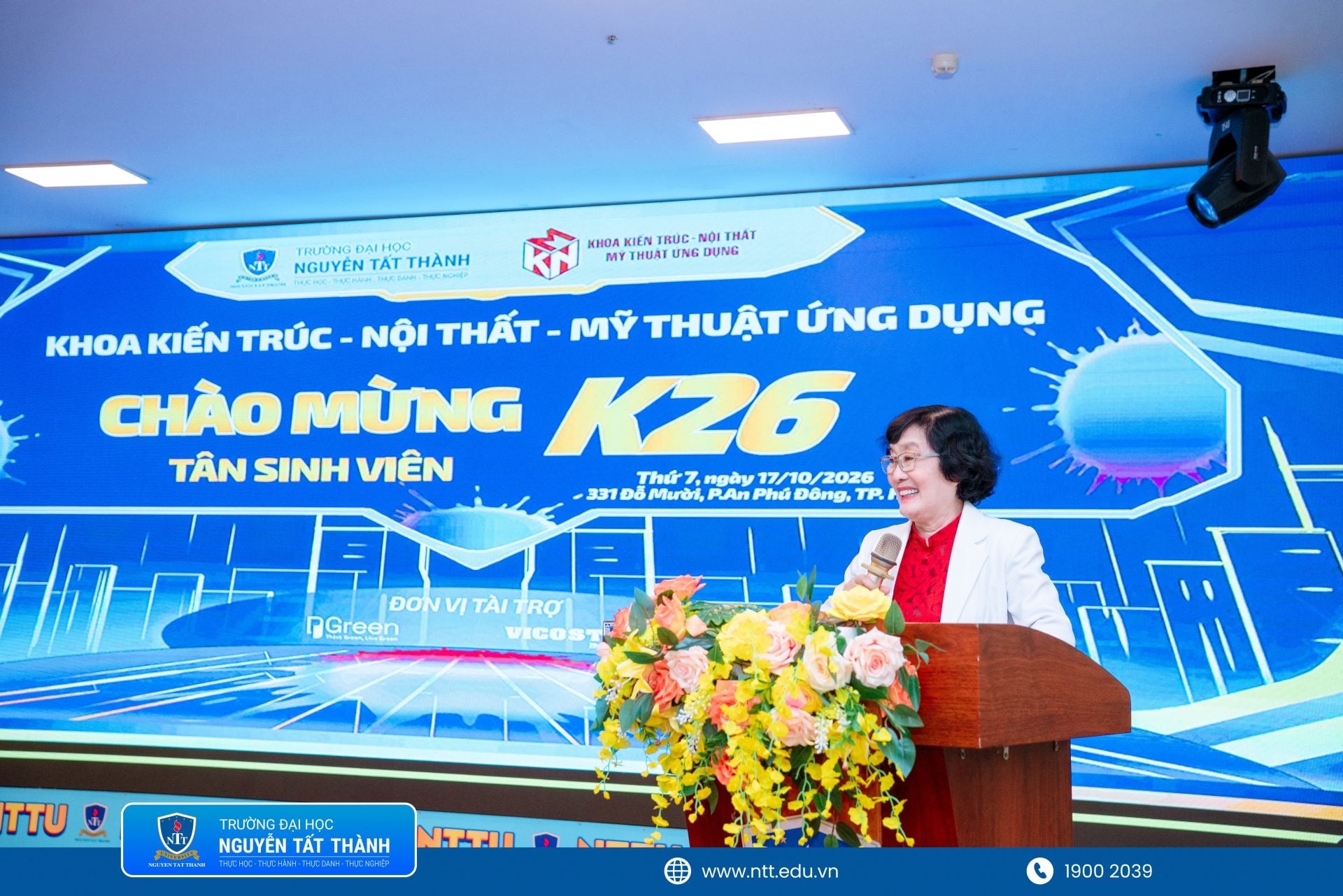 ThS. Trần Thị Thanh Thủy – Phó Trưởng khoa thường trực Khoa Kiến trúc – Nội thất – Mỹ thuật ứng dụng phát biểu chào mừng, gửi gắm kỳ vọng về tinh thần học hỏi, bản lĩnh và tư duy sáng tạo của thế hệ K26