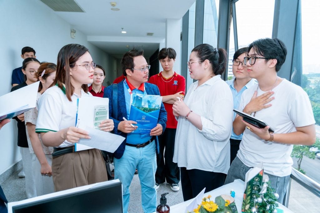 Thuyết trình với ban giám khảo
