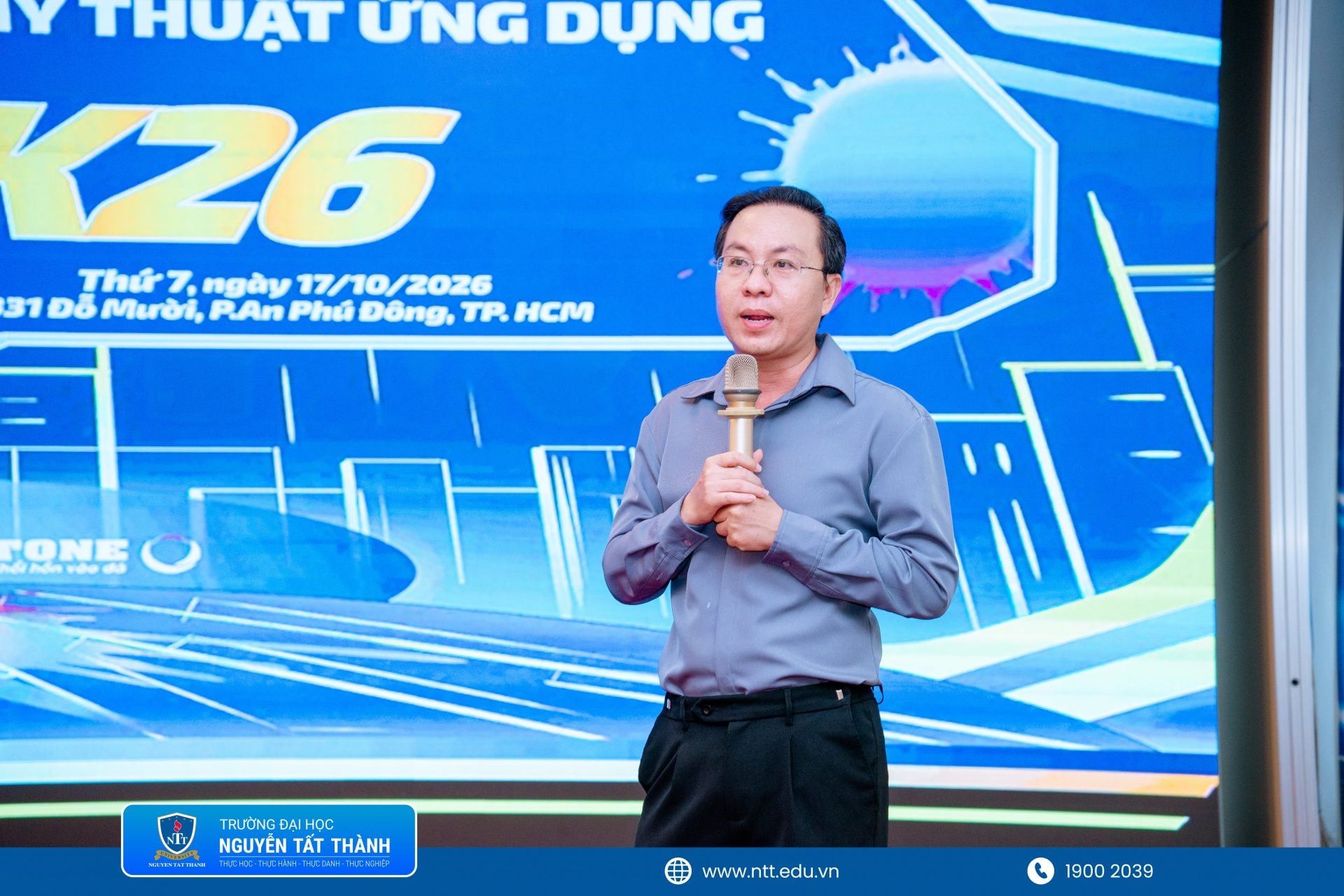 Các trưởng bộ môn giới thiệu đặc trưng đào tạo và định hướng nghề nghiệp của ba ngành Kiến trúc, Thiết kế Nội thất và Thiết kế Đồ họa, giúp tân sinh viên NTTU có thêm hành trang trước khi bước vào giảng đường