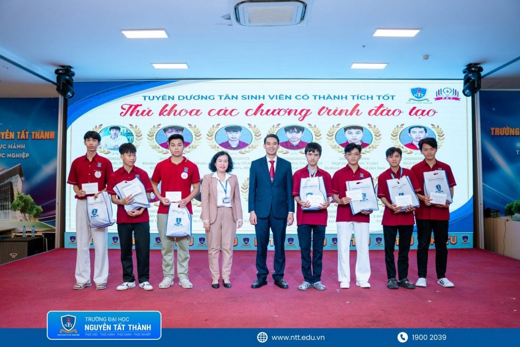 Khen thưởng á khoa, thủ khoa