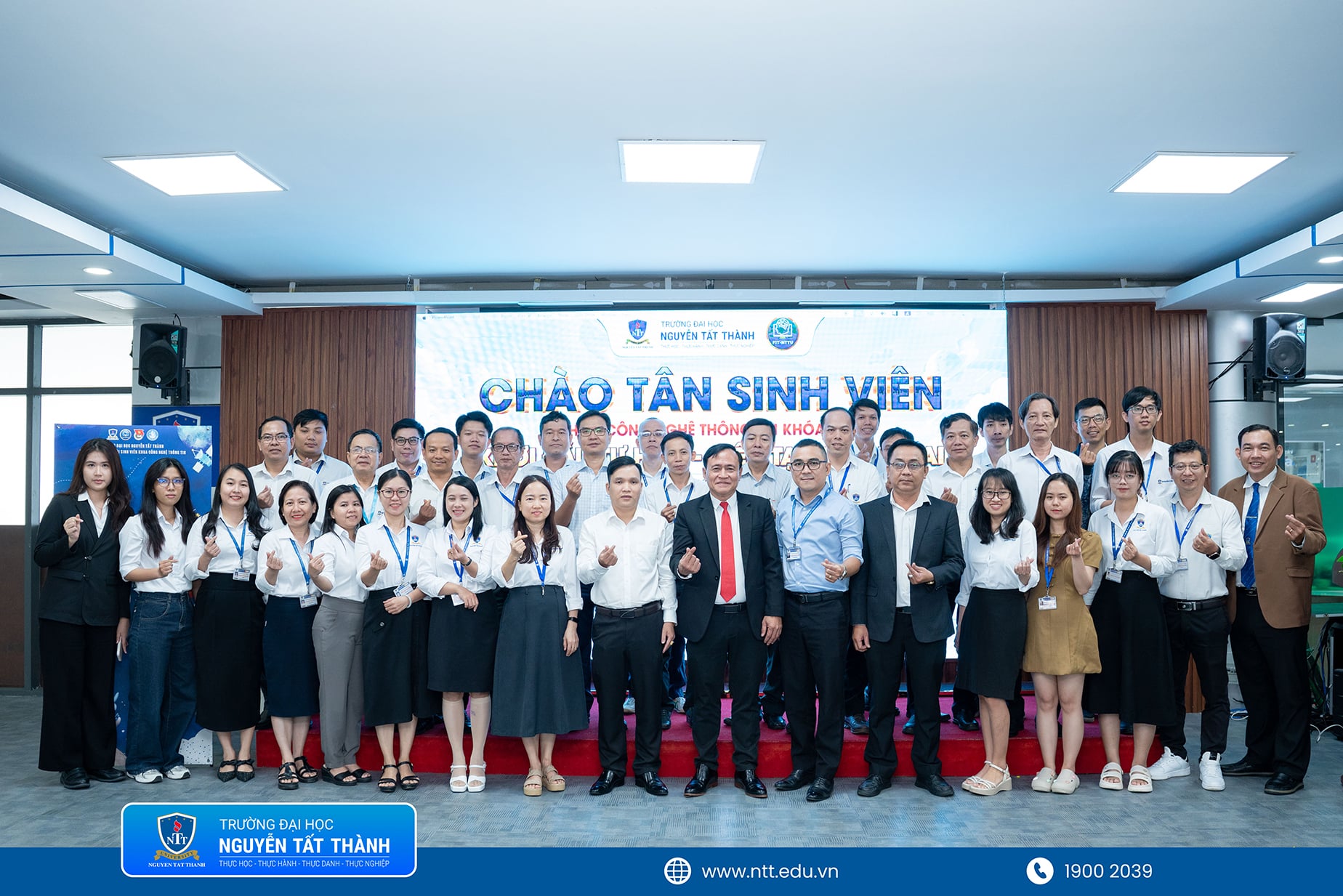 Khoa Công nghệ thông tin, Trường Đại học Nguyễn Tất Thành chào đón tân sinh viên K2026, khẳng định định hướng đào tạo gắn liền thực tiễn, tăng cường kết nối doanh nghiệp và mở rộng cơ hội học tập, nghiên cứu, phát triển nghề nghiệp cho sinh viên ngay từ năm nhất.
