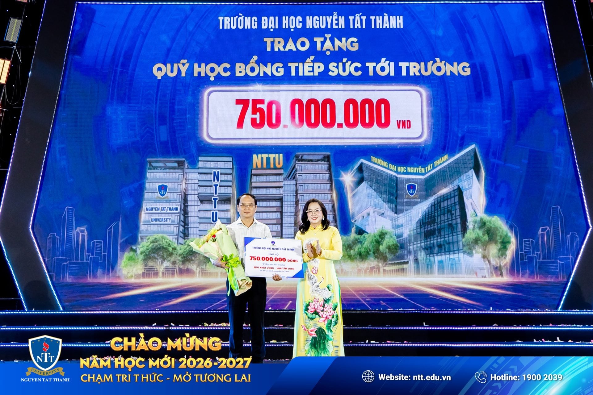 NTTU - Gala chao nam hoc moi
